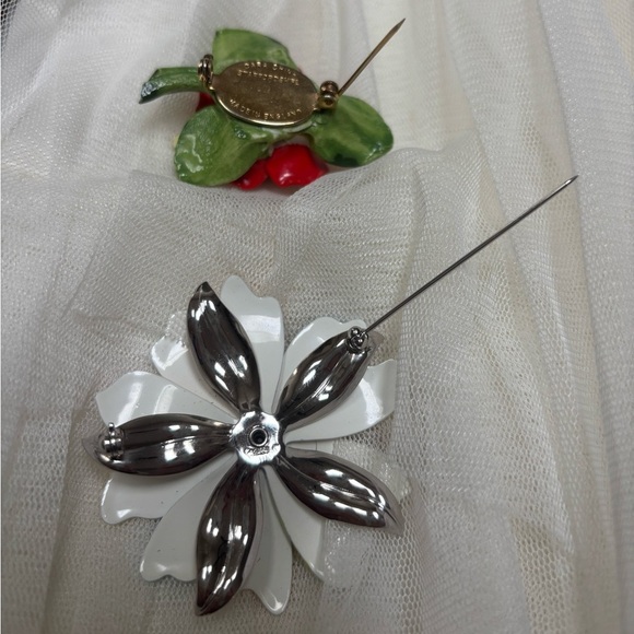 Vintage Cara China made in England & Sarah Coventry Pastel Floral Brooch Set - Picture 6 of 10